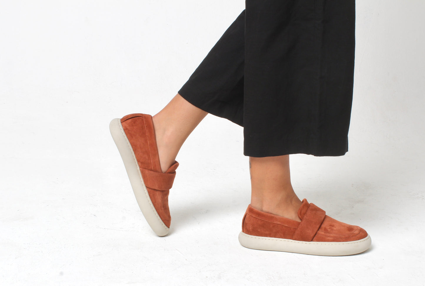 LARA BRICK SUEDE