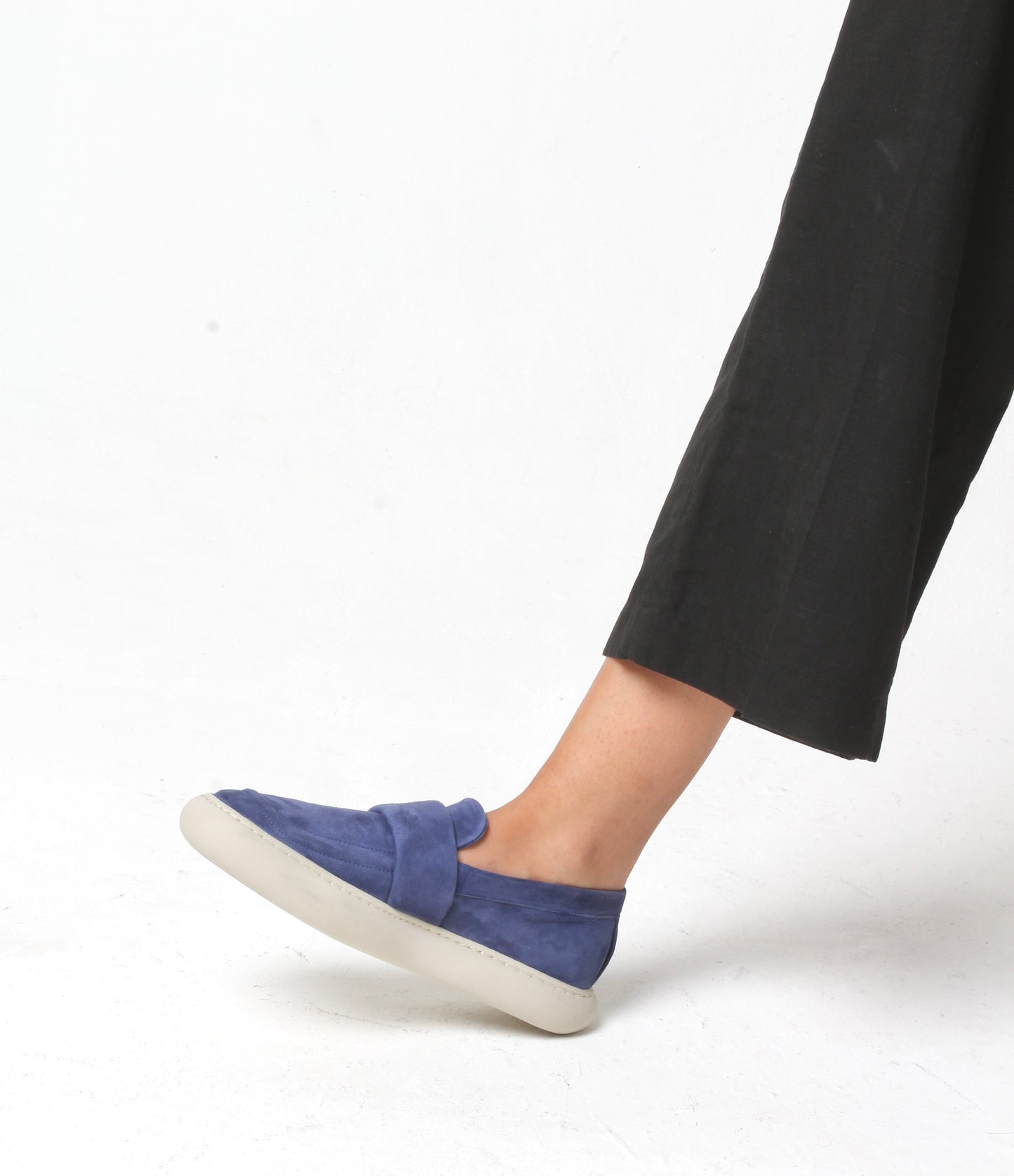 LARA BLUE SUEDE